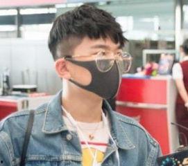 接机明星网红是谁呀,人气爆棚引围观
