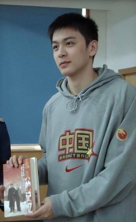 男矮子明星网红图片,揭秘男矮子明星网红的独特风采