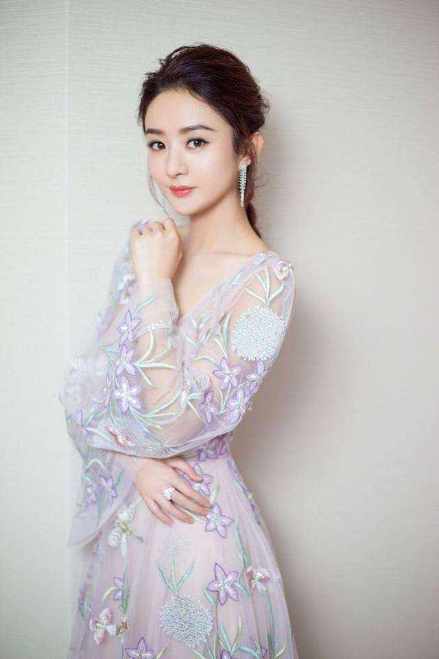珠帘女明星网红区别,网红与女明星的时尚与身份差异解析