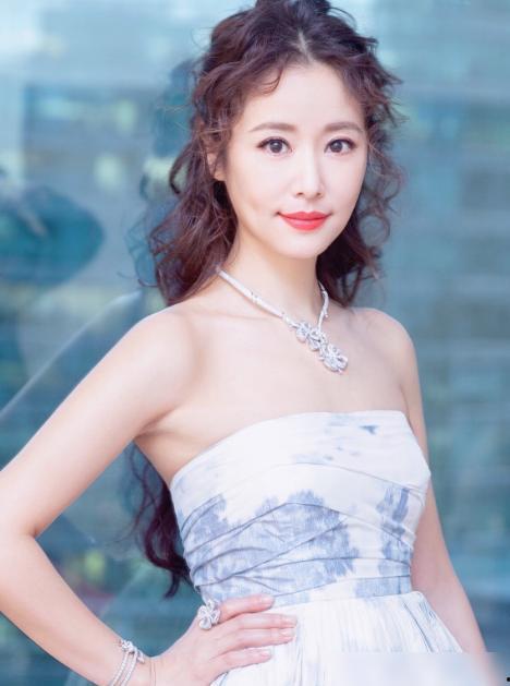 明星网红绰号大全女性,揭秘网络红人的别样魅力