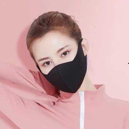 明星网红黑色口罩照片