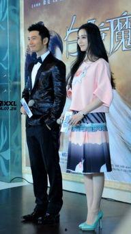 女明星网红裙子掉落,女明星网红裙子掉落引发网络热议