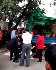 吃瓜爆料女人打架视频在线观看,吃瓜群众围观女子打架视频，现场画面惊心动魄